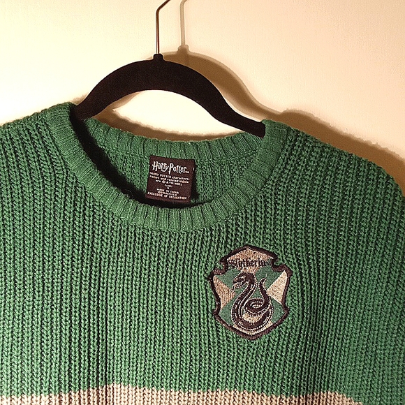 Harry Potter  pullover slithering  house crop sweater  size small - Picture 2 of 3